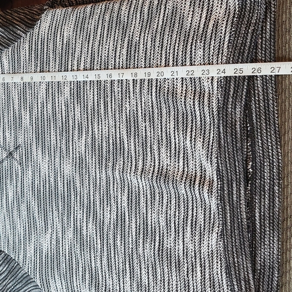 H & M Sweatshirt - Picture 11 of 13